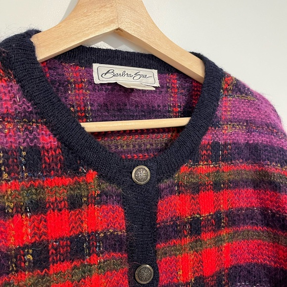 Beautiful vintage heavy weight cardigan - Picture 2 of 5